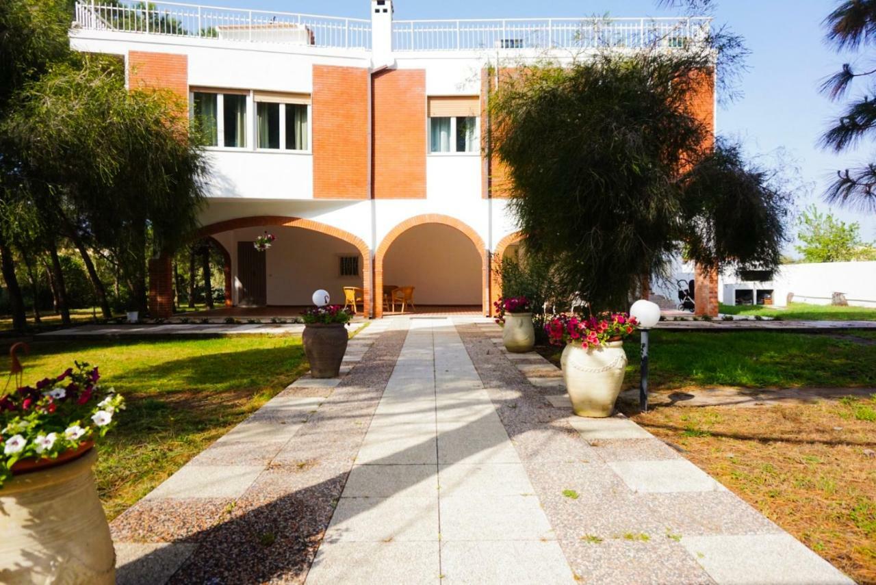 Villa Aurelia - Seafront Apartment With Terrace Quartu Sant'Elena Exterior photo
